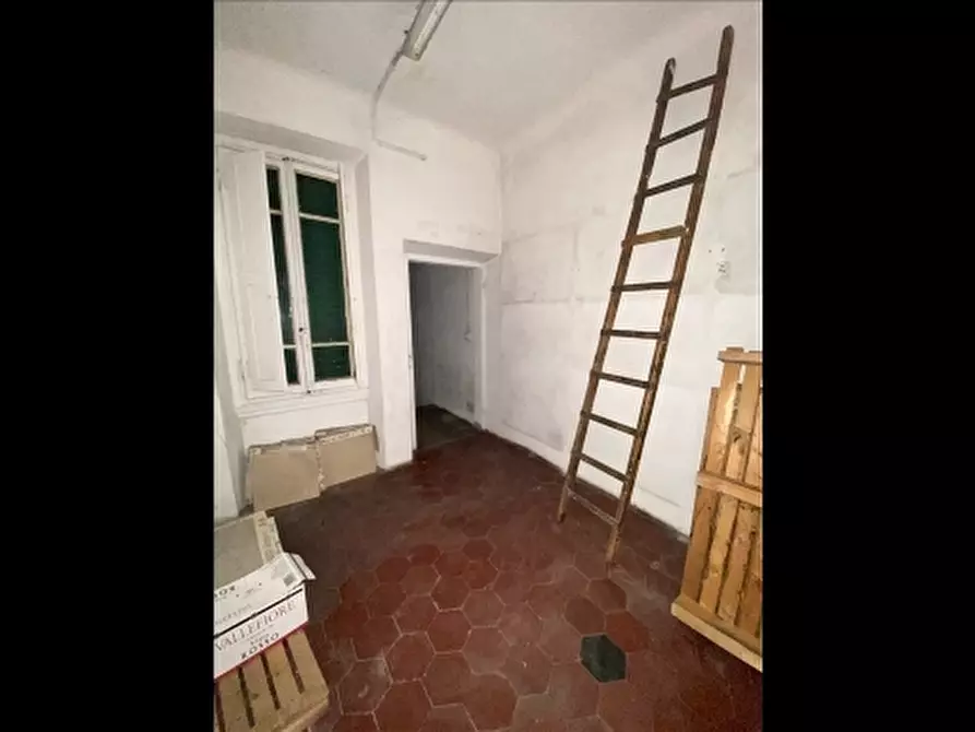 Immagine 11 di Negozio in affitto  a Firenze