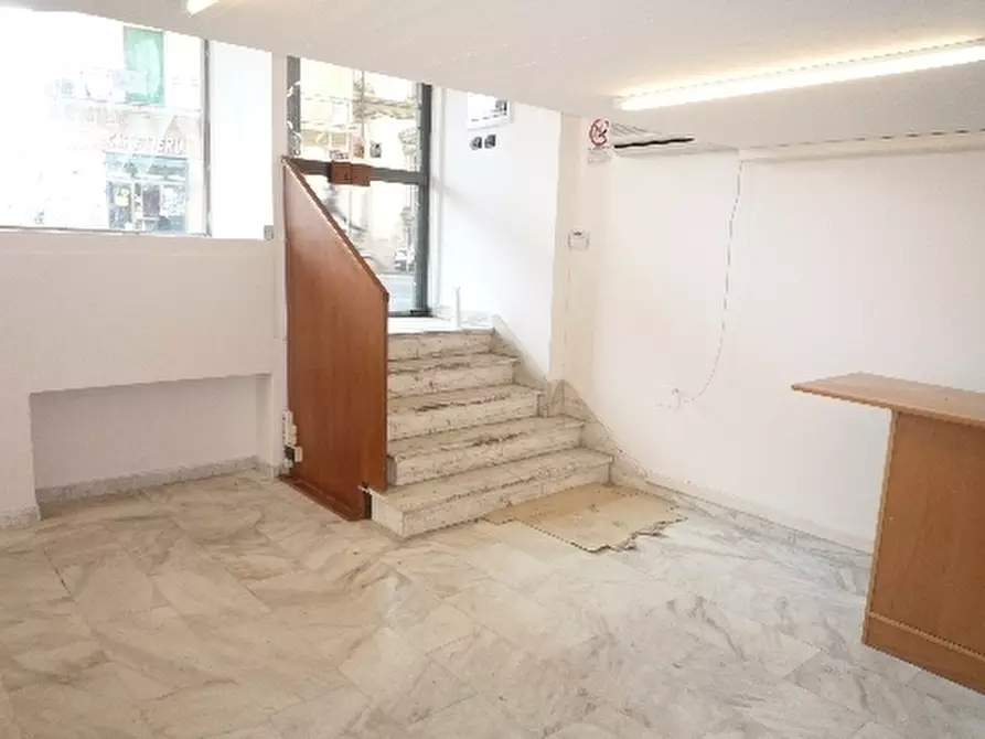 Immagine 2 di Negozio in affitto  a Firenze