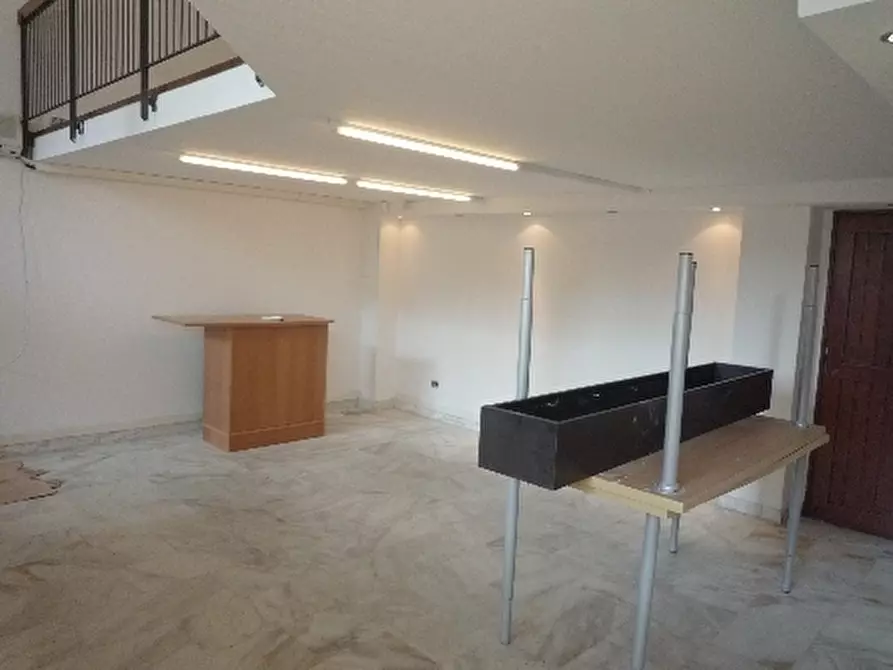 Immagine 3 di Negozio in affitto  a Firenze