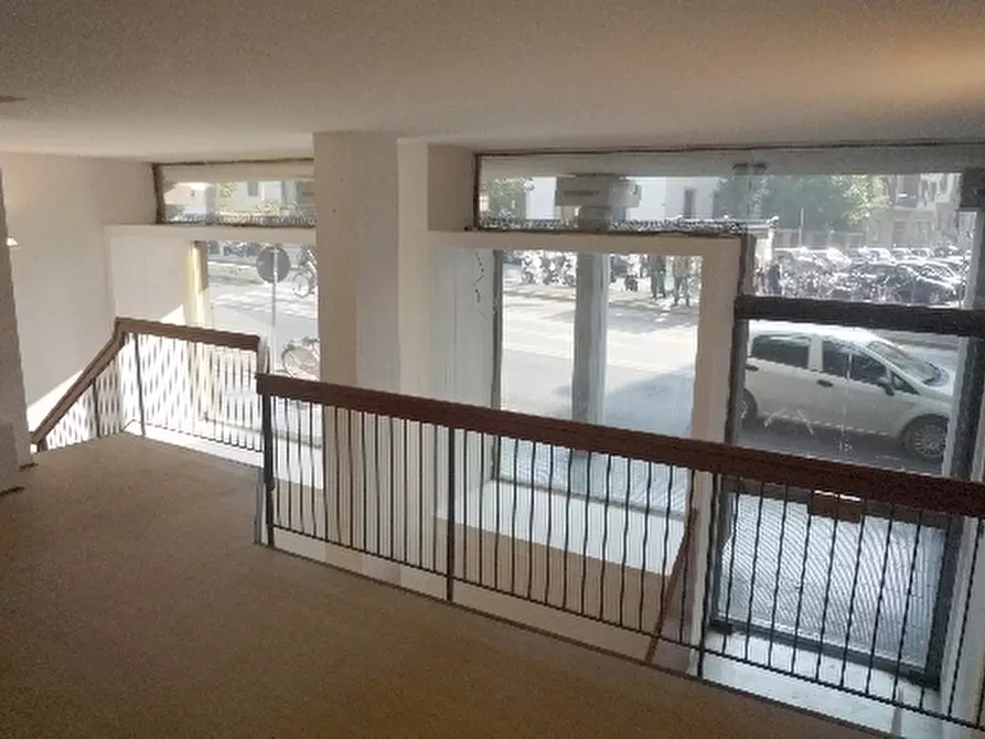 Immagine 4 di Negozio in affitto  a Firenze