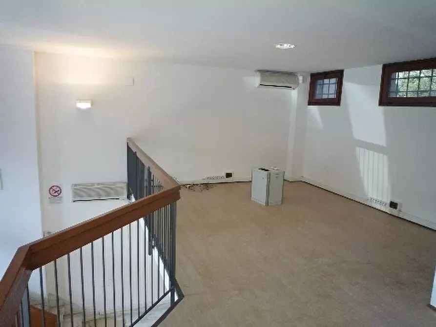 Immagine 5 di Negozio in affitto  a Firenze