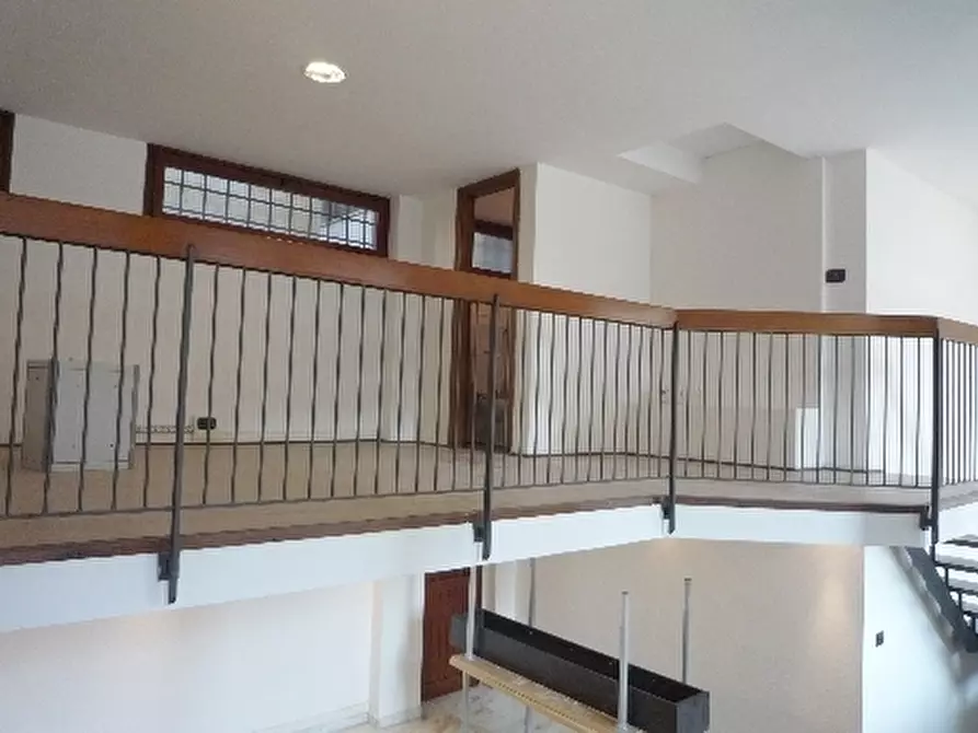 Immagine 6 di Negozio in affitto  a Firenze