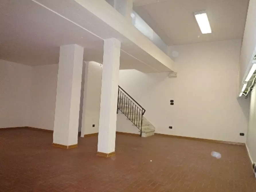 Immagine 7 di Negozio in affitto  a Firenze