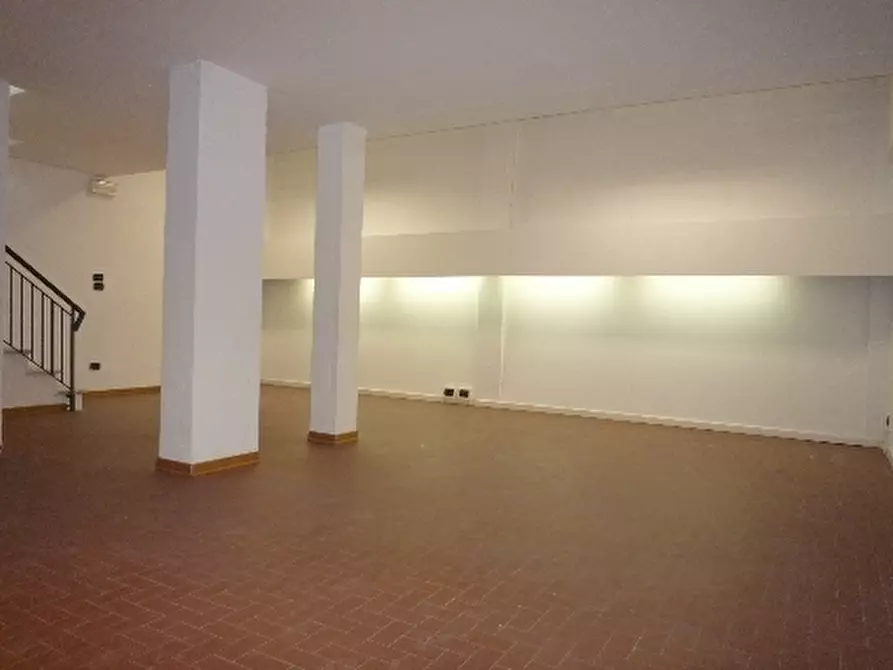 Immagine 8 di Negozio in affitto  a Firenze