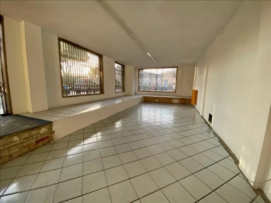 Immagine 4 di Negozio in affitto  a Firenze