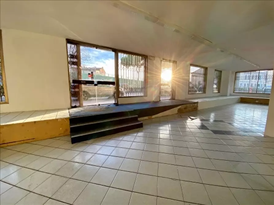 Immagine 5 di Negozio in affitto  a Firenze