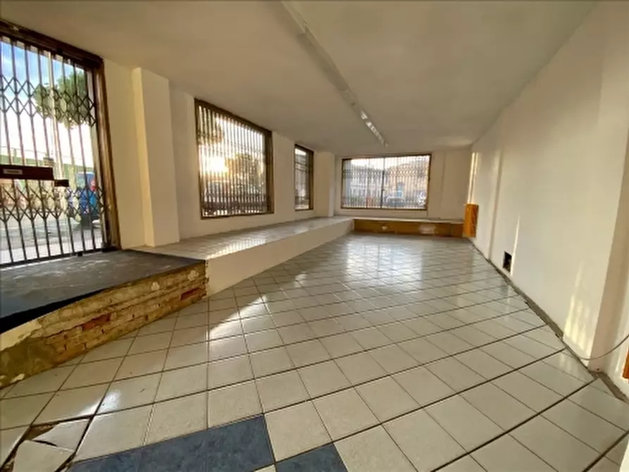 Immagine 6 di Negozio in affitto  a Firenze