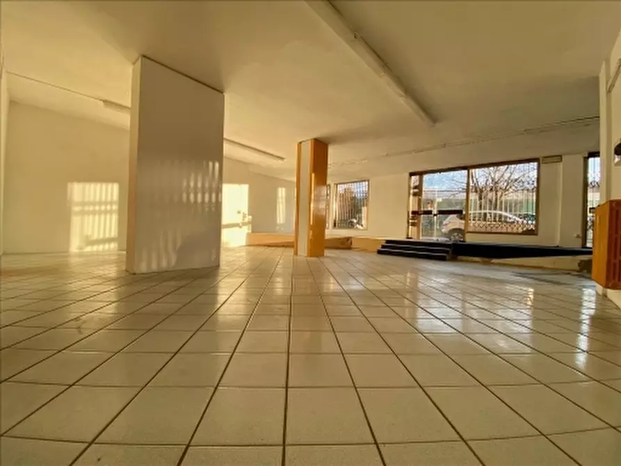 Immagine 7 di Negozio in affitto  a Firenze