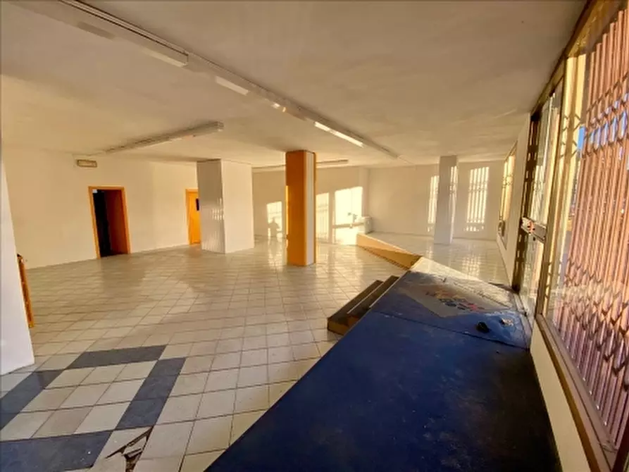 Immagine 8 di Negozio in affitto  a Firenze