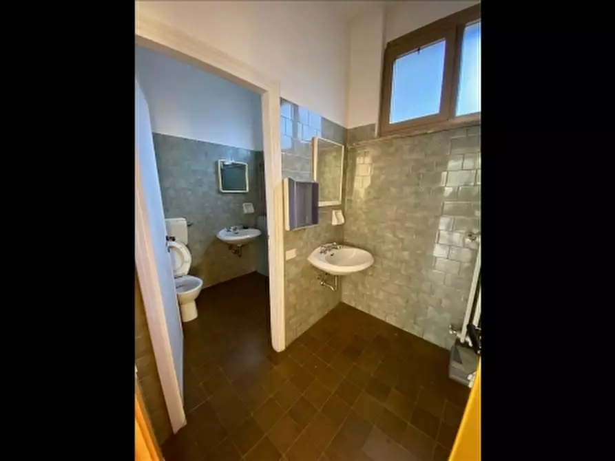 Immagine 9 di Negozio in affitto  a Firenze