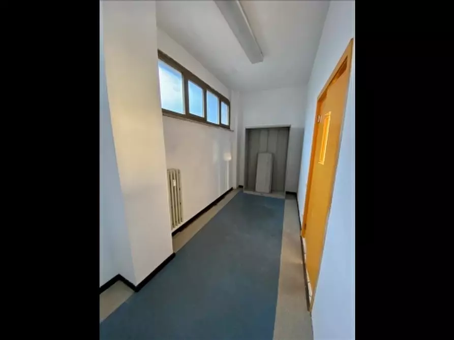 Immagine 12 di Negozio in affitto  a Firenze