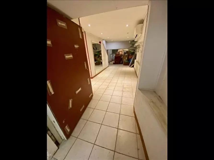 Immagine 11 di Negozio in affitto  a Firenze
