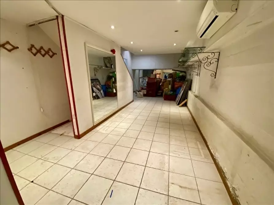 Immagine 12 di Negozio in affitto  a Firenze