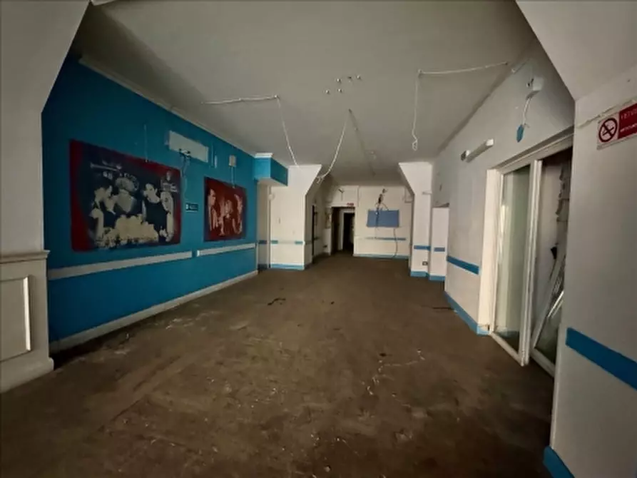 Immagine 1 di Negozio in vendita  a Firenze