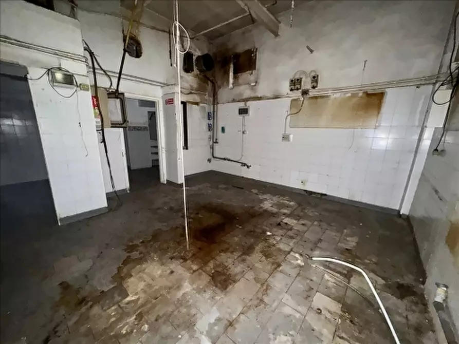 Immagine 6 di Negozio in vendita  a Firenze