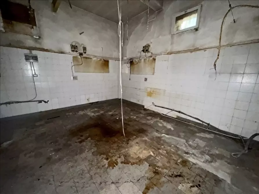 Immagine 7 di Negozio in vendita  a Firenze