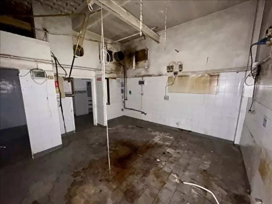 Immagine 8 di Negozio in vendita  a Firenze