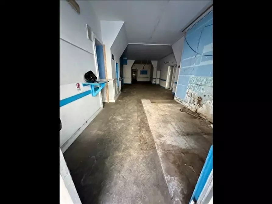 Immagine 6 di Negozio in affitto  a Firenze