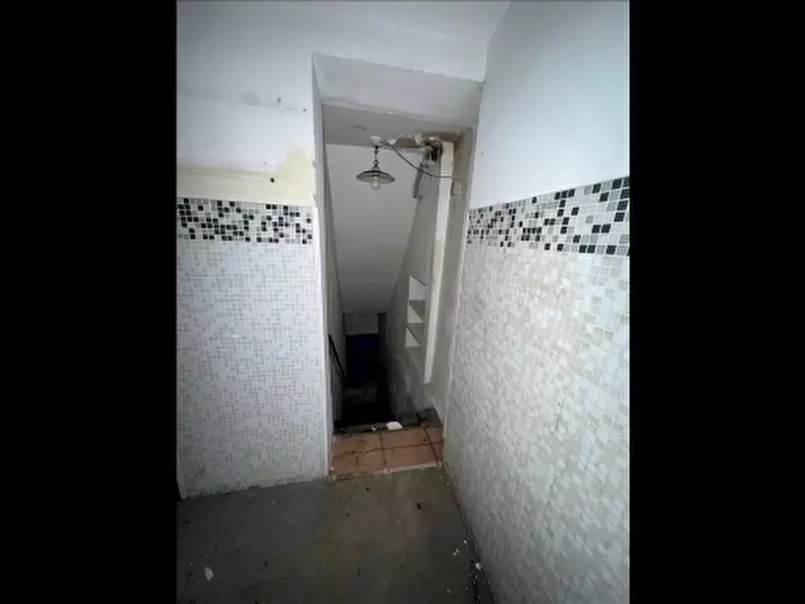 Immagine 12 di Negozio in affitto  a Firenze