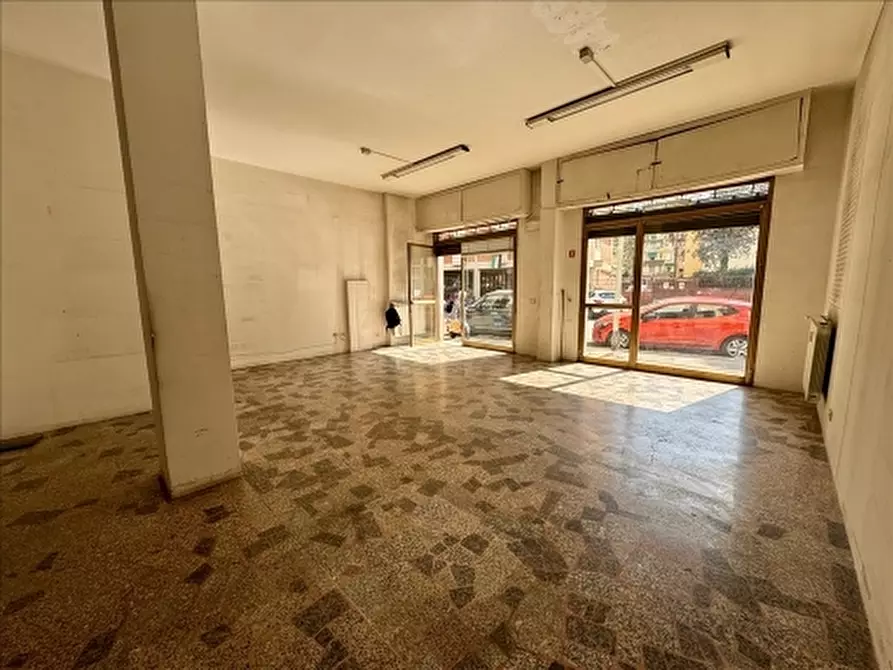 Immagine 4 di Negozio in affitto  a Firenze