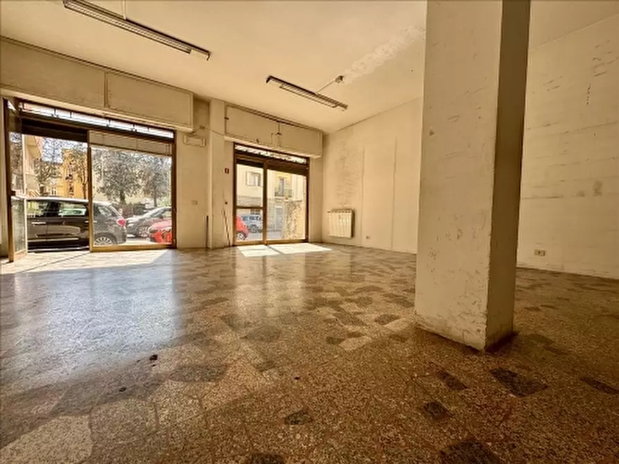 Immagine 6 di Negozio in affitto  a Firenze