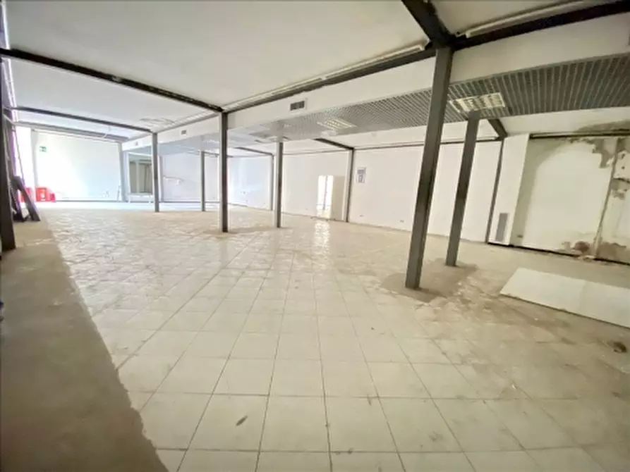 Immagine 3 di Negozio in affitto  a Firenze