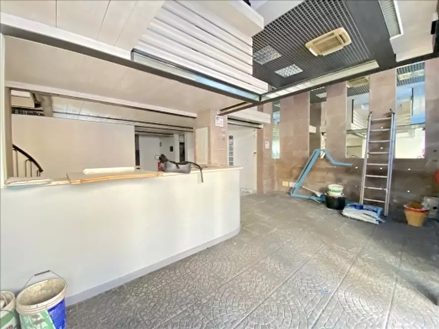 Immagine 4 di Negozio in affitto  a Firenze