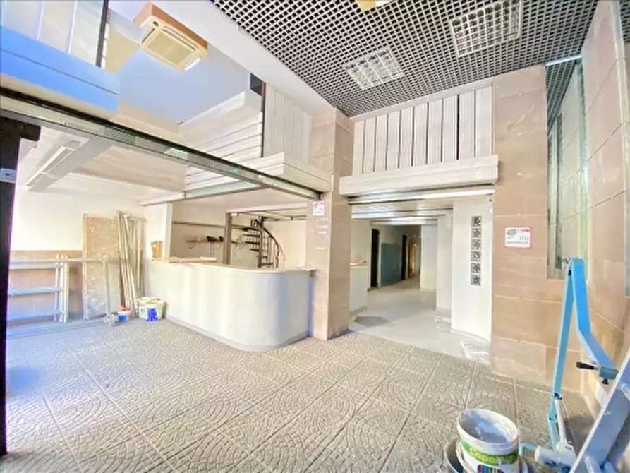 Immagine 5 di Negozio in affitto  a Firenze