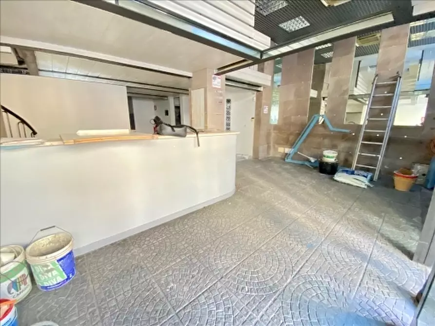 Immagine 7 di Negozio in affitto  a Firenze