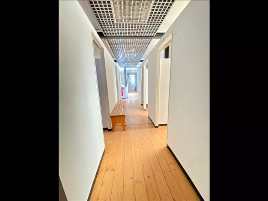 Immagine 13 di Negozio in affitto  a Firenze