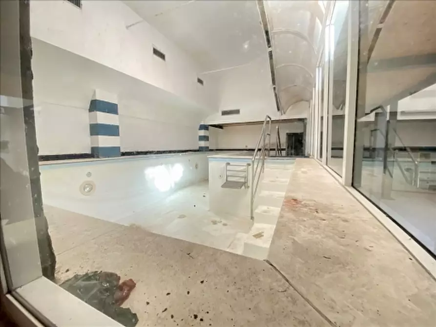 Immagine 14 di Negozio in affitto  a Firenze