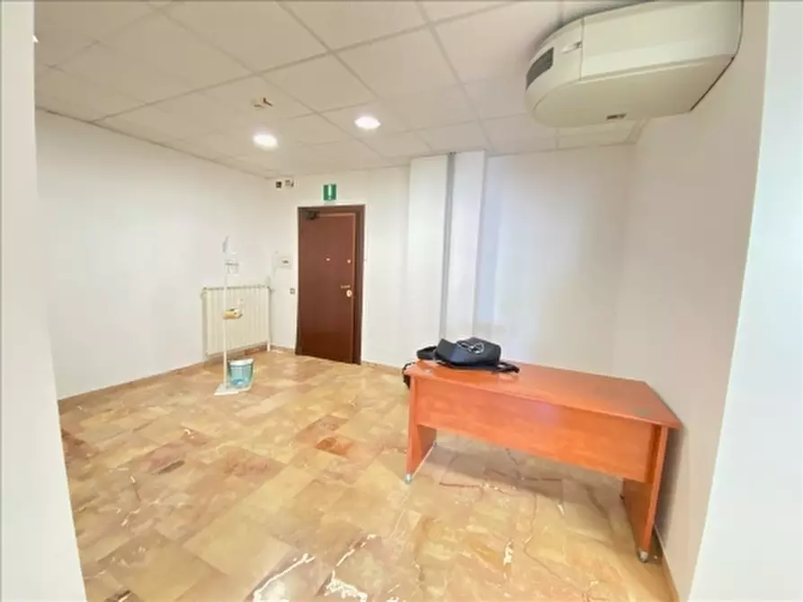 Immagine 3 di Negozio in vendita  a Firenze