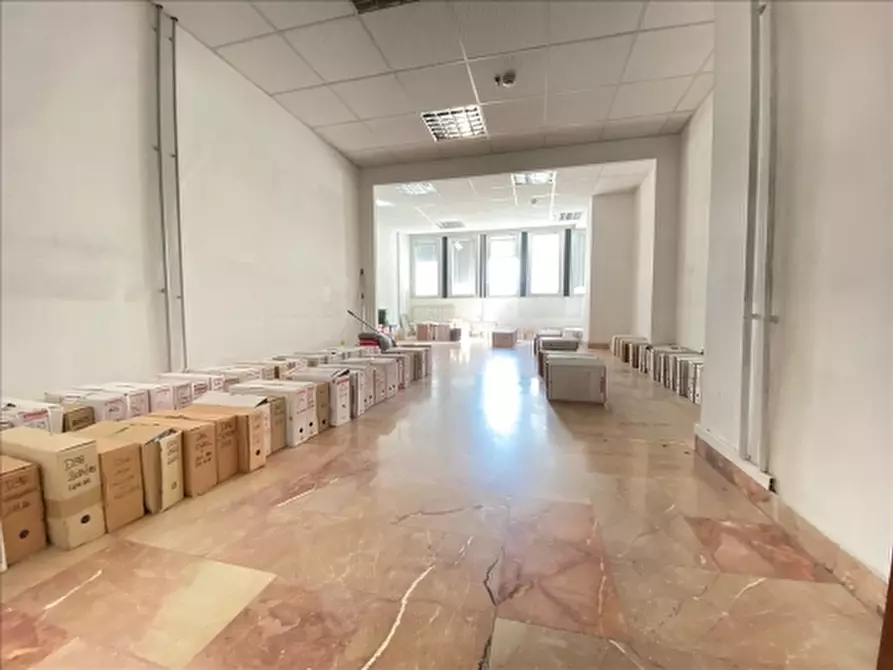 Immagine 4 di Negozio in vendita  a Firenze