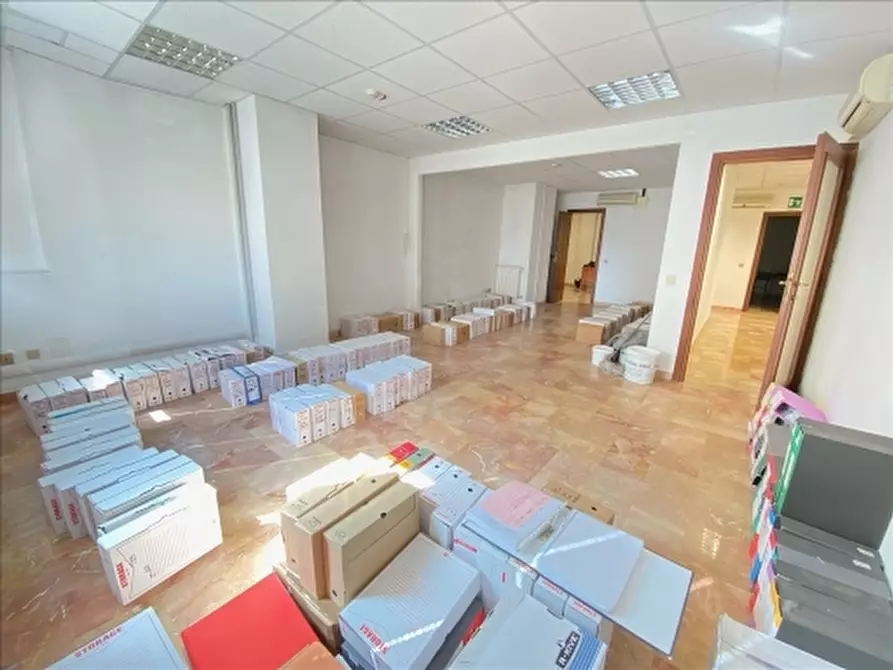 Immagine 5 di Negozio in vendita  a Firenze