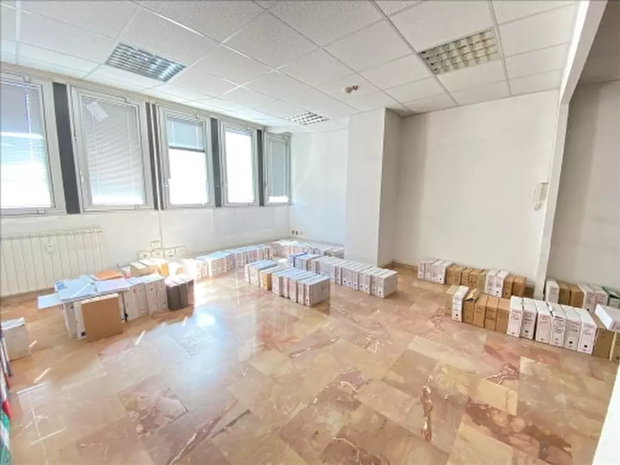 Immagine 6 di Negozio in vendita  a Firenze