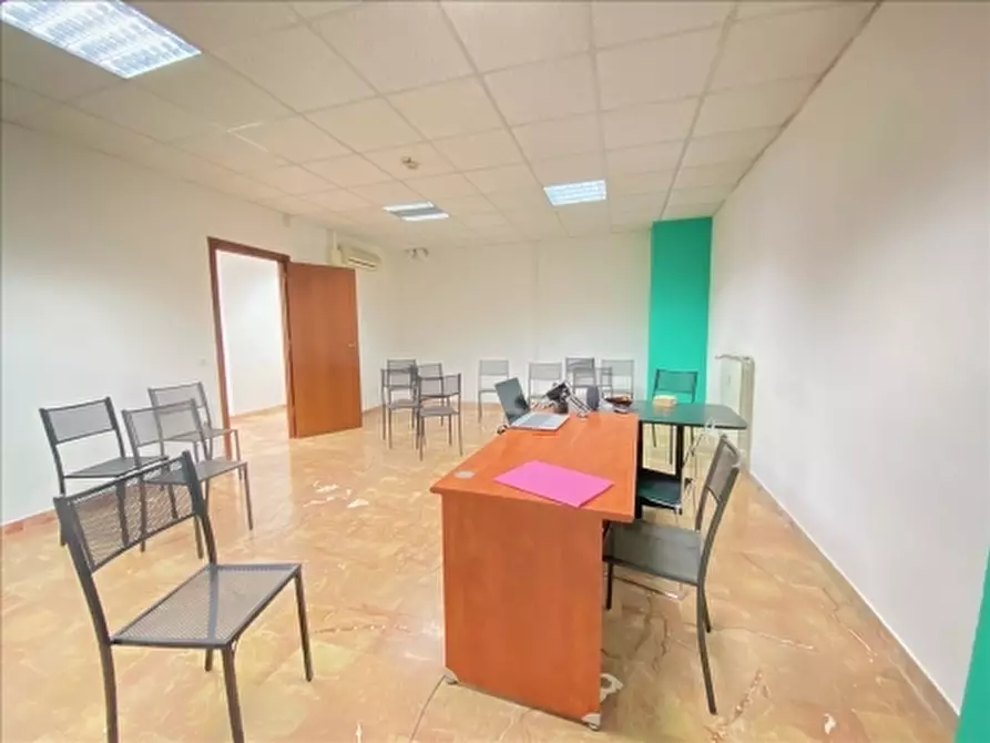 Immagine 9 di Negozio in vendita  a Firenze