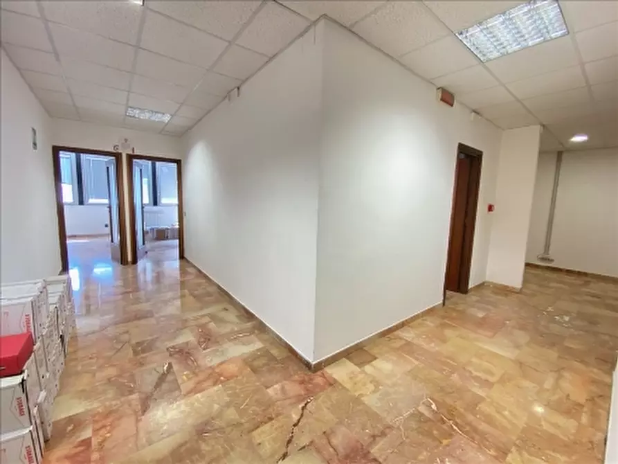 Immagine 10 di Negozio in vendita  a Firenze