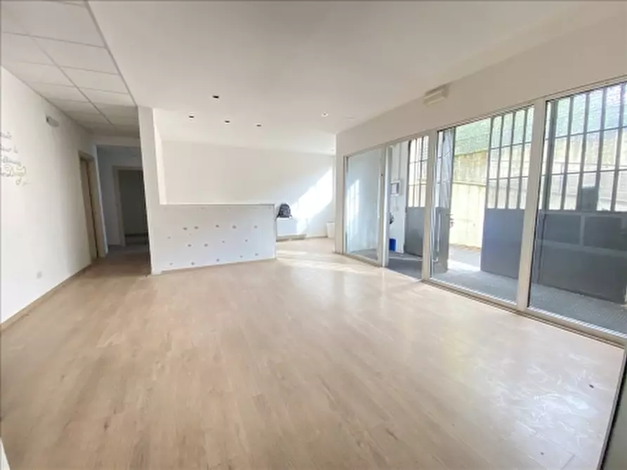 Immagine 1 di Magazzino in affitto  a Firenze