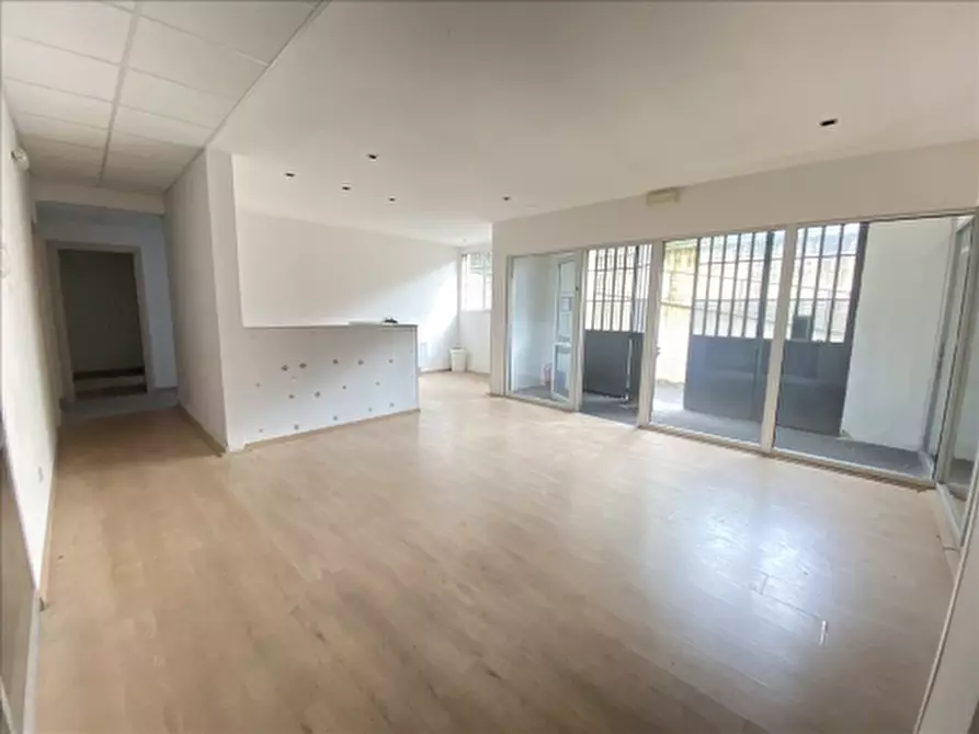 Immagine 5 di Magazzino in affitto  a Firenze