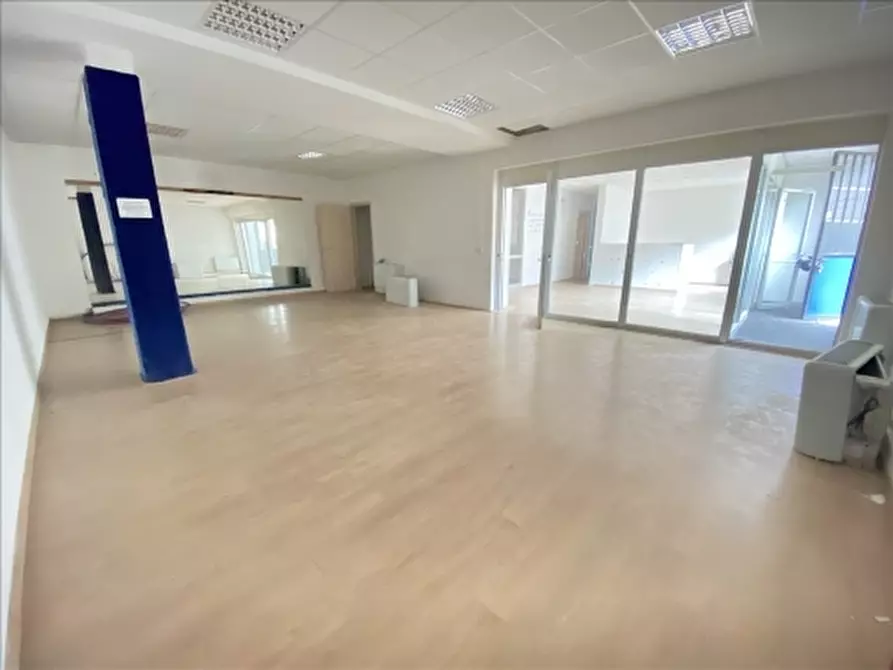 Immagine 6 di Magazzino in affitto  a Firenze