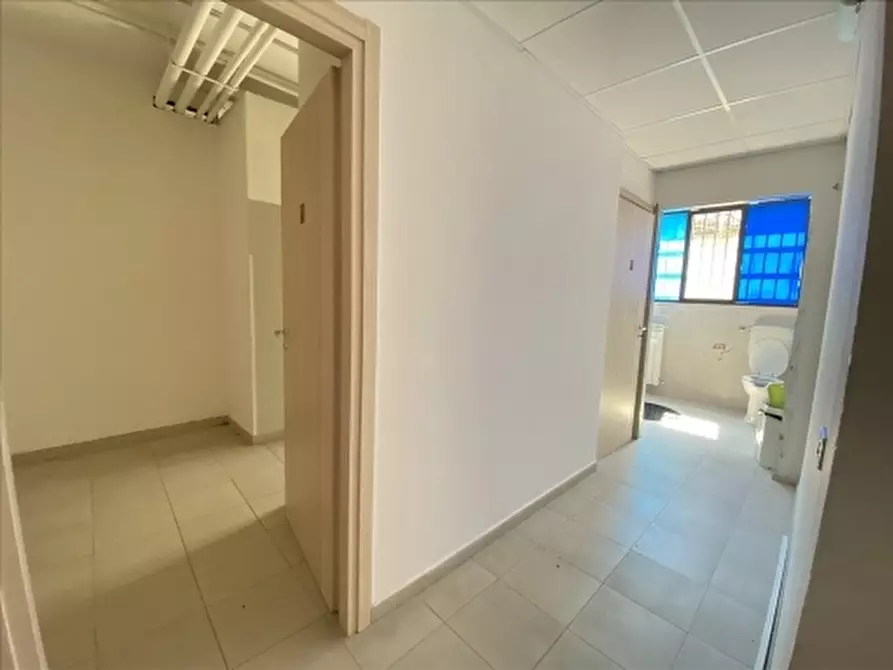 Immagine 8 di Magazzino in affitto  a Firenze