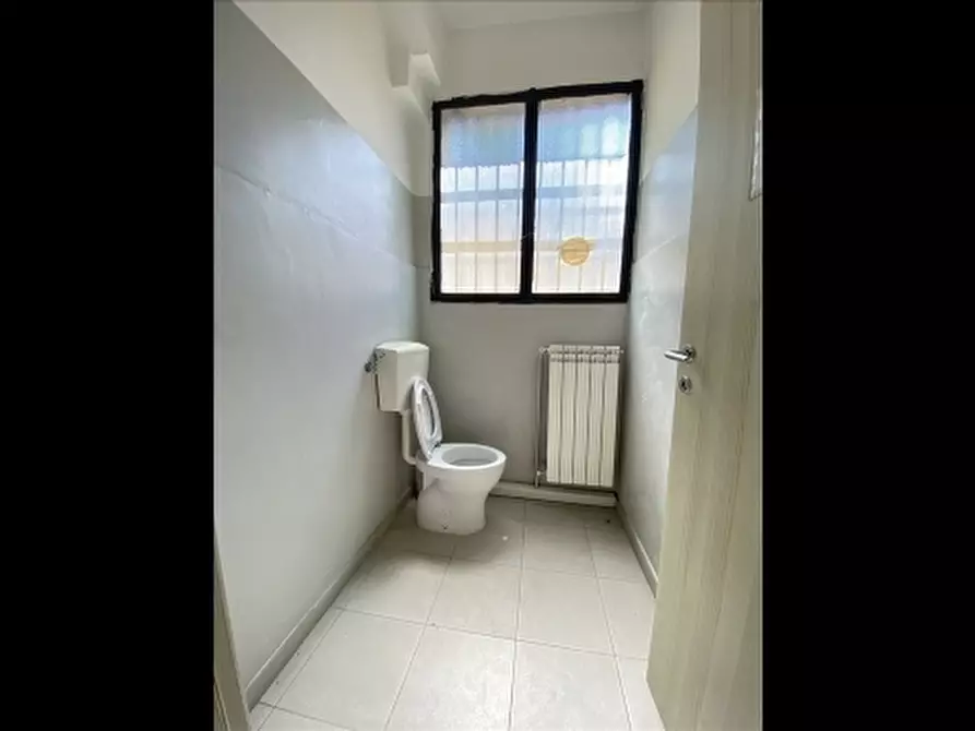 Immagine 10 di Magazzino in affitto  a Firenze