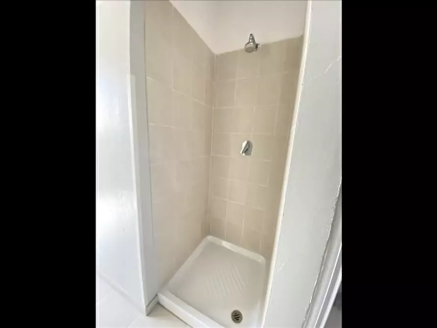 Immagine 12 di Magazzino in affitto  a Firenze