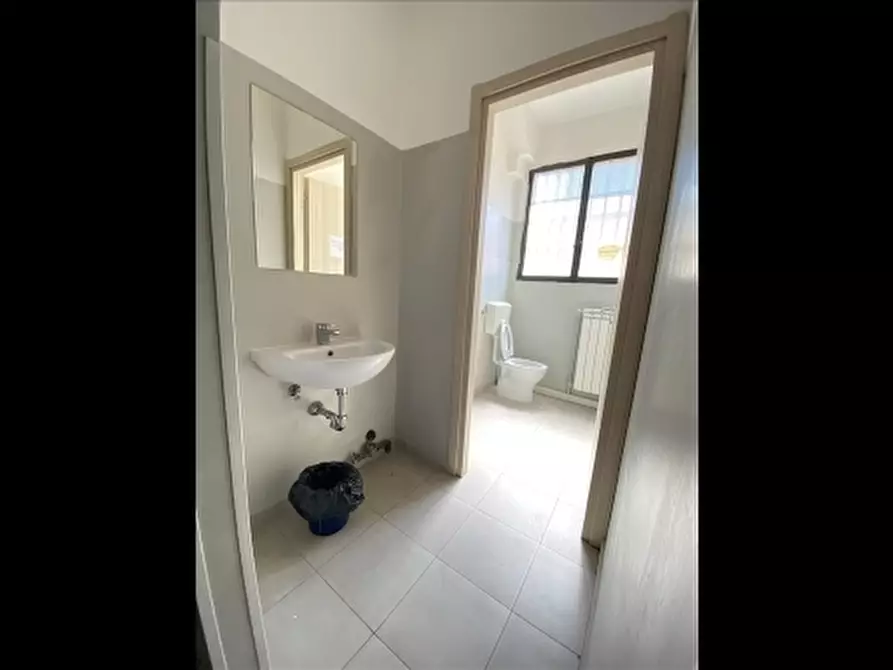 Immagine 13 di Magazzino in affitto  a Firenze