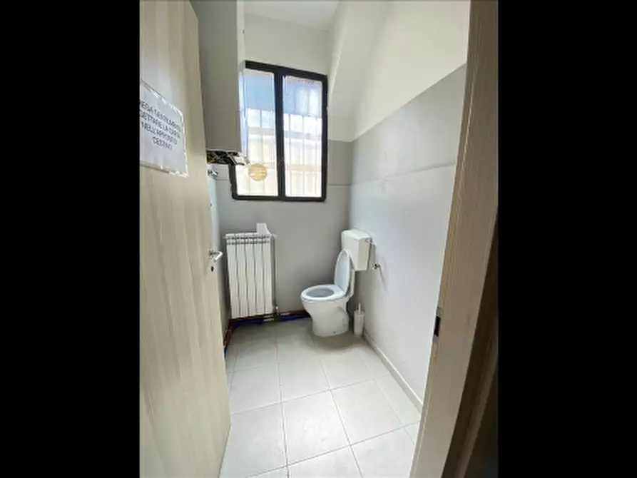 Immagine 16 di Magazzino in affitto  a Firenze