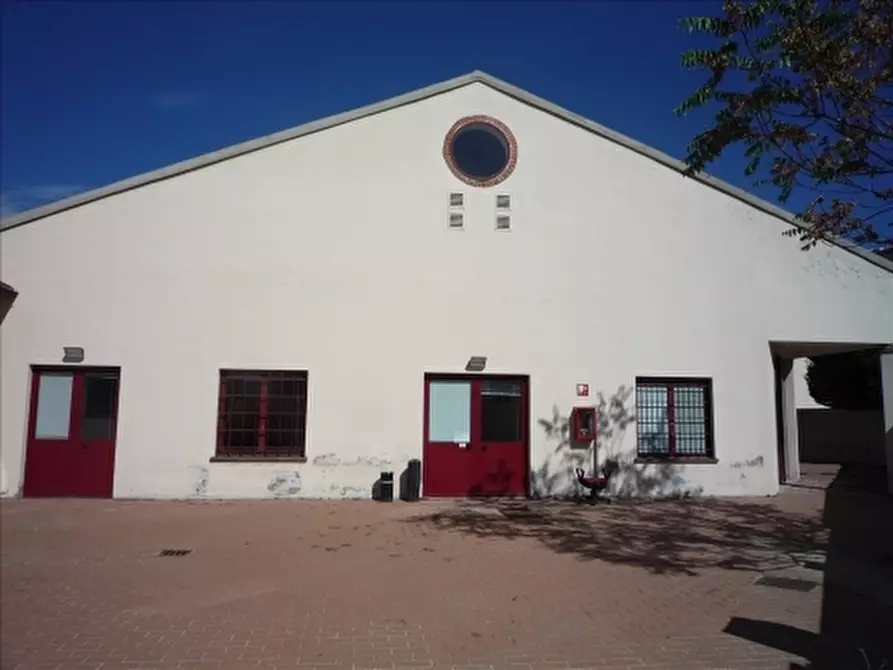 Immagine 2 di Magazzino in vendita  a Firenze