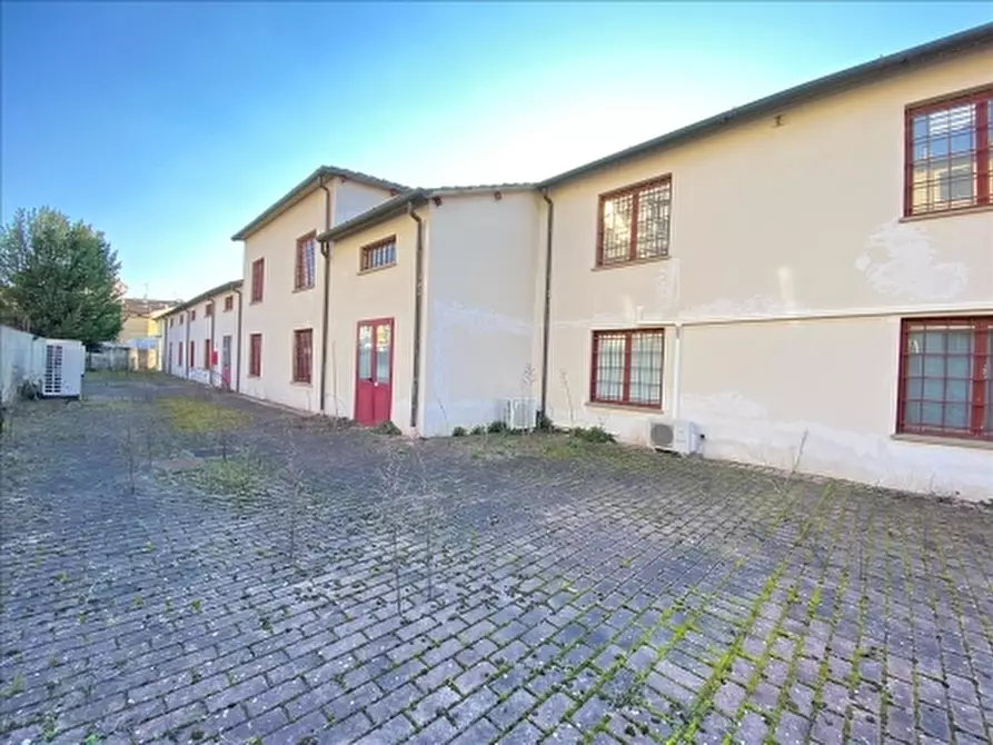 Immagine 4 di Magazzino in vendita  a Firenze