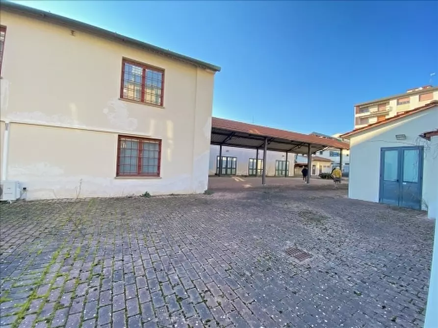 Immagine 5 di Magazzino in vendita  a Firenze