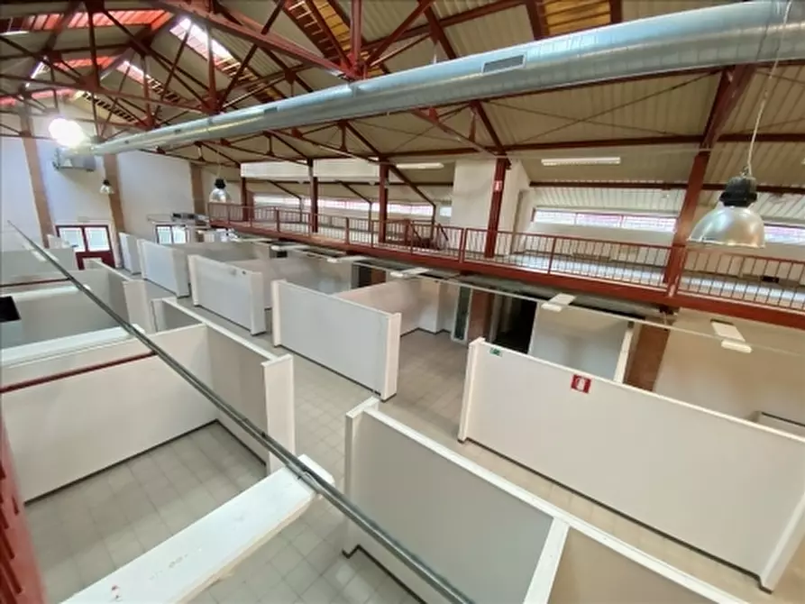 Immagine 14 di Magazzino in vendita  a Firenze