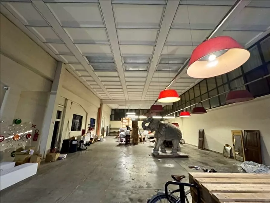 Immagine 1 di Magazzino in affitto  a Firenze